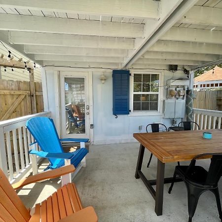 גלווסטון Seablue Cottage - Downstairs; 2 Blocks To The Beach מראה חיצוני תמונה