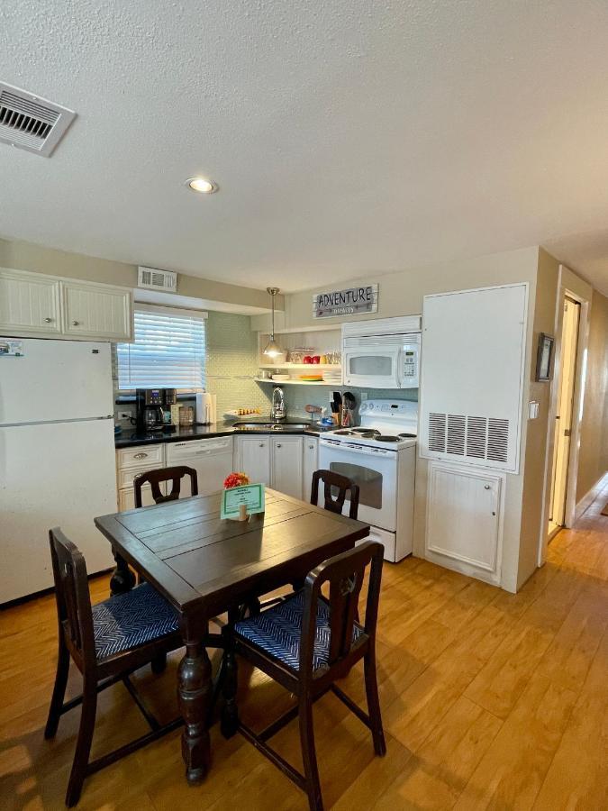 גלווסטון Seablue Cottage - Downstairs; 2 Blocks To The Beach מראה חיצוני תמונה