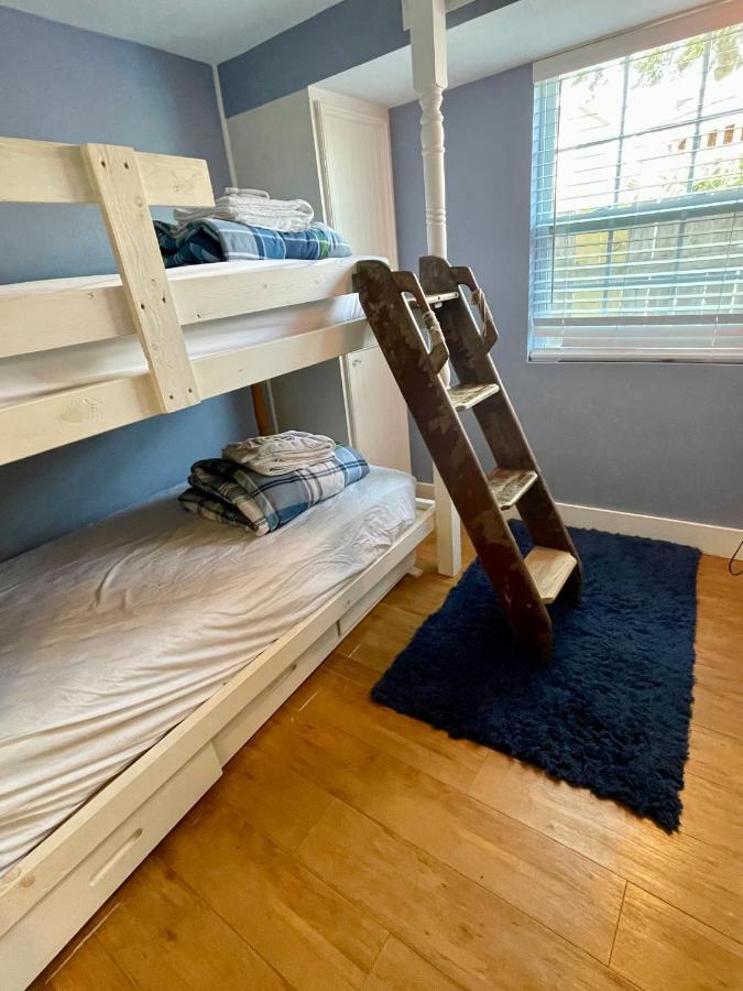 גלווסטון Seablue Cottage - Downstairs; 2 Blocks To The Beach מראה חיצוני תמונה
